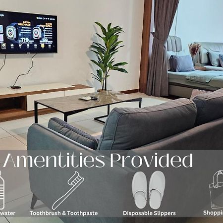 Deluxe Seaview Suite Twin Bed By The Only Bnb Tanjung Tokong Buitenkant foto