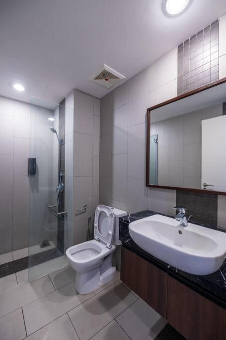 Deluxe Seaview Suite Twin Bed By The Only Bnb Tanjung Tokong Buitenkant foto